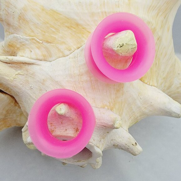 Pair of pink silicone tunnels 9/16 14mm available HALF INCH WIDE - Picture 3 of 4